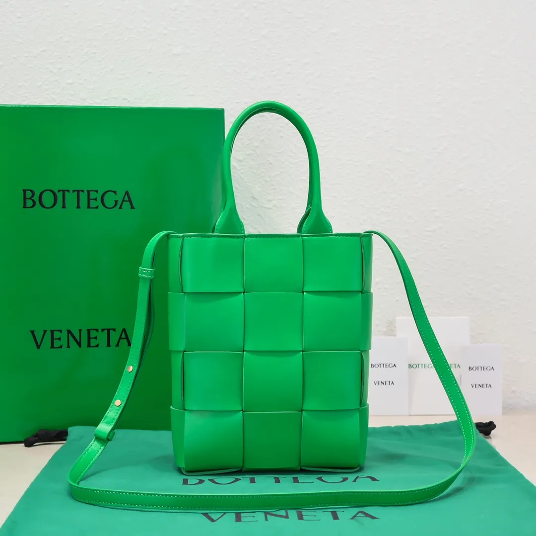parrot green